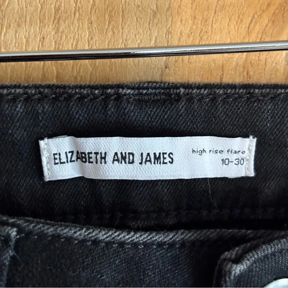 Elizabeth and James Organic Cotton High Rise Flare Black jean Sz 10/30 - Image 5
