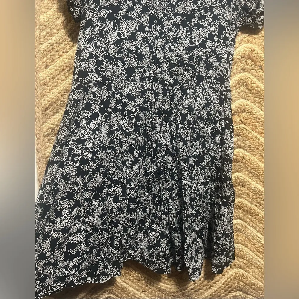 Urban Outfitters Kimchi Blue Women Short Sleeve Floral Button Up Dress,Size XS - Image 2