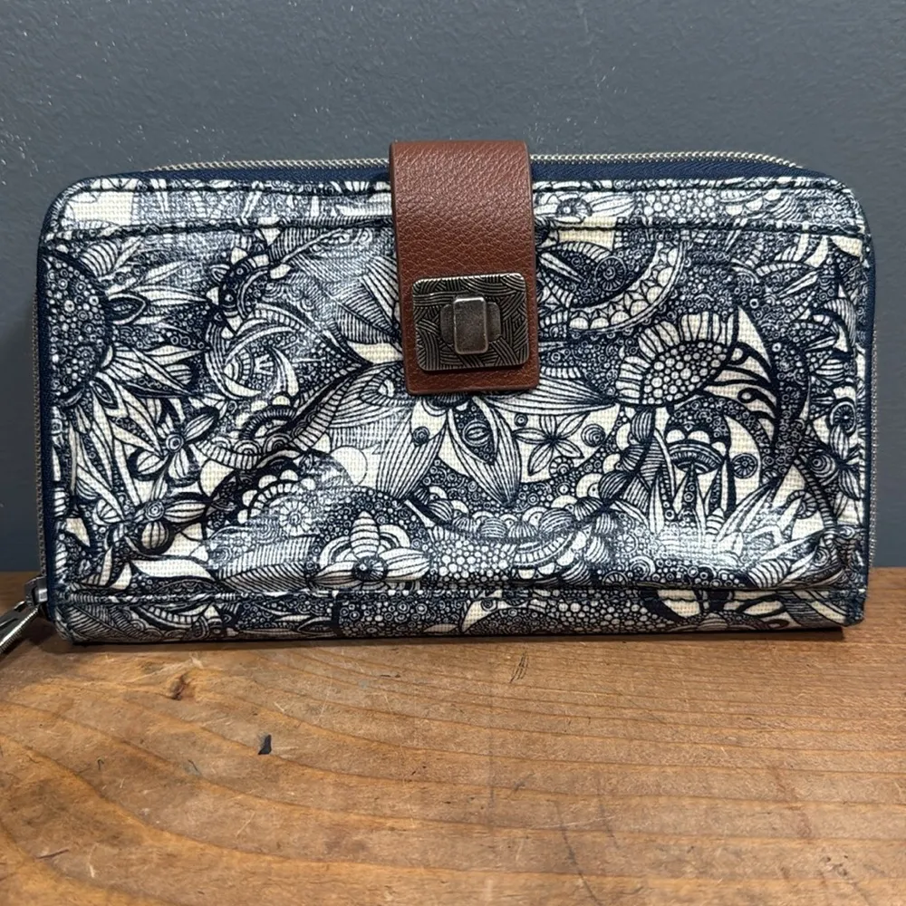 Sakroots  Artist Circle Large Zip Around Wallet multi slots Blue White see pics - Image 3