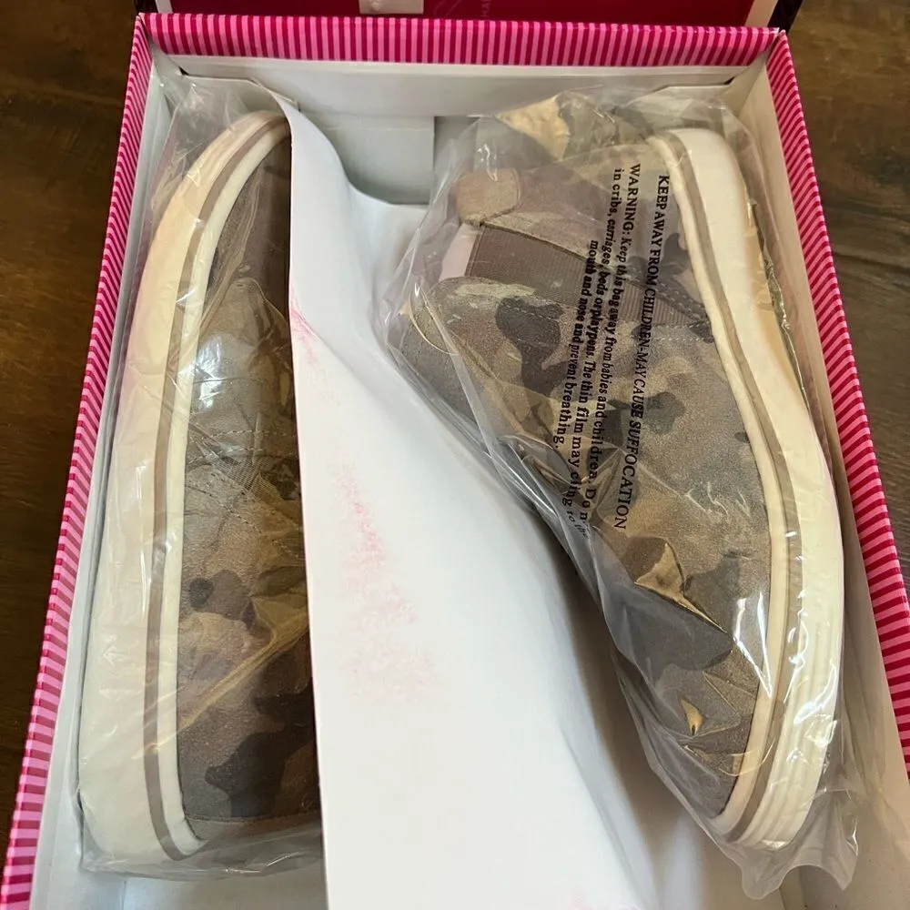 Me Too camo ankle booties - Image 11