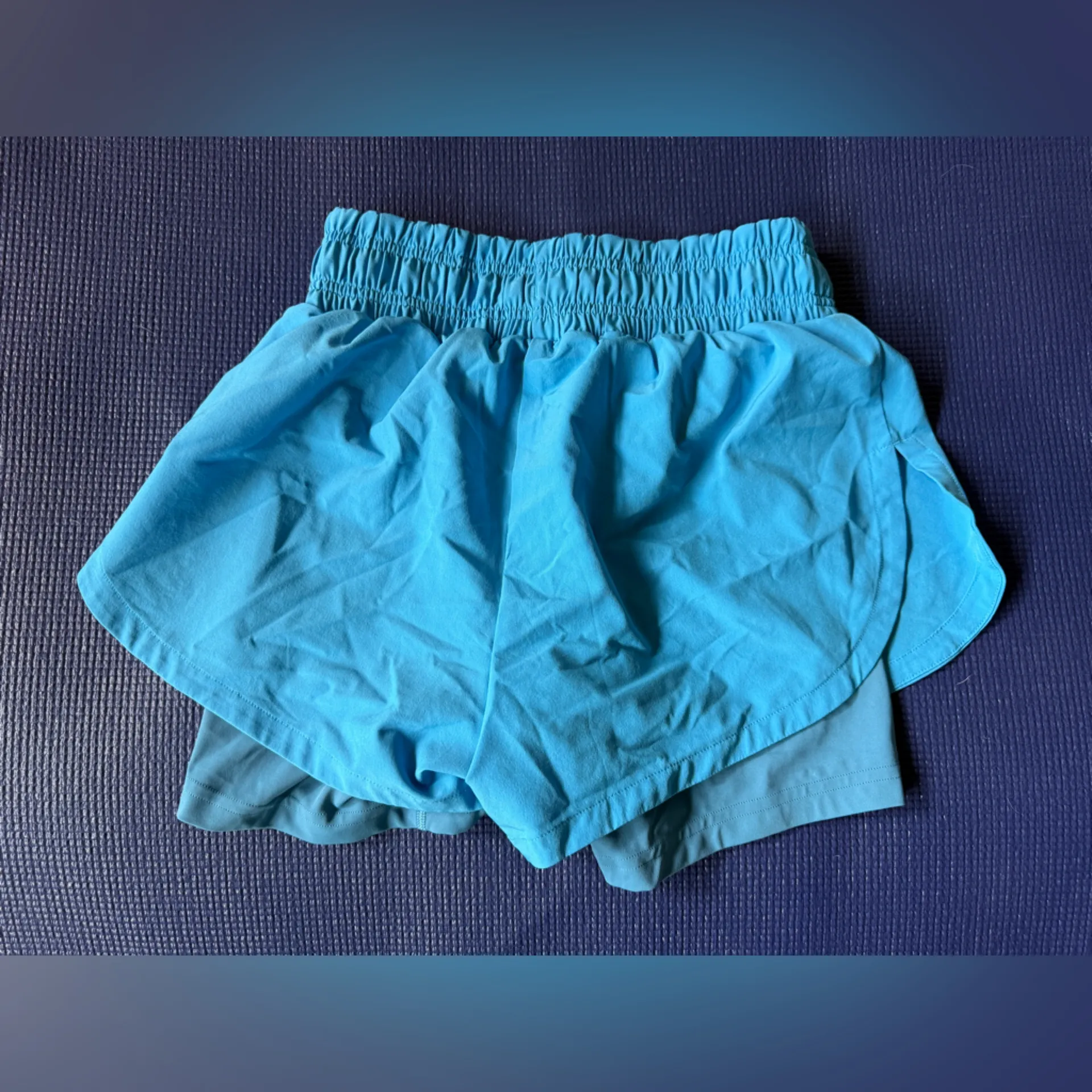 💕 2/$35 💕 NWOT Gymshark 2-in-1 two tone blue running shorts, size XS. - Image 2