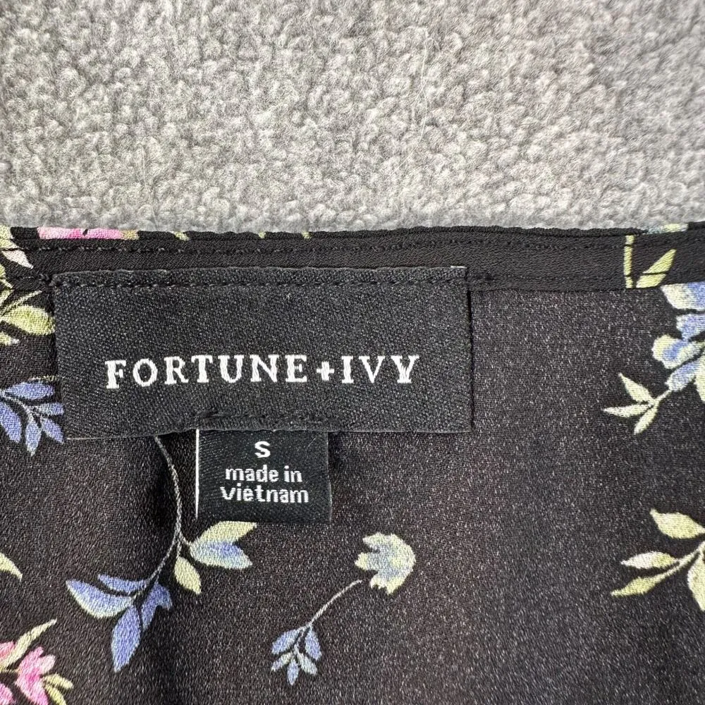 Fortune + Ivy Black Floral V-Neck Blouse Women's Small Short Sleeve Top - Image 3