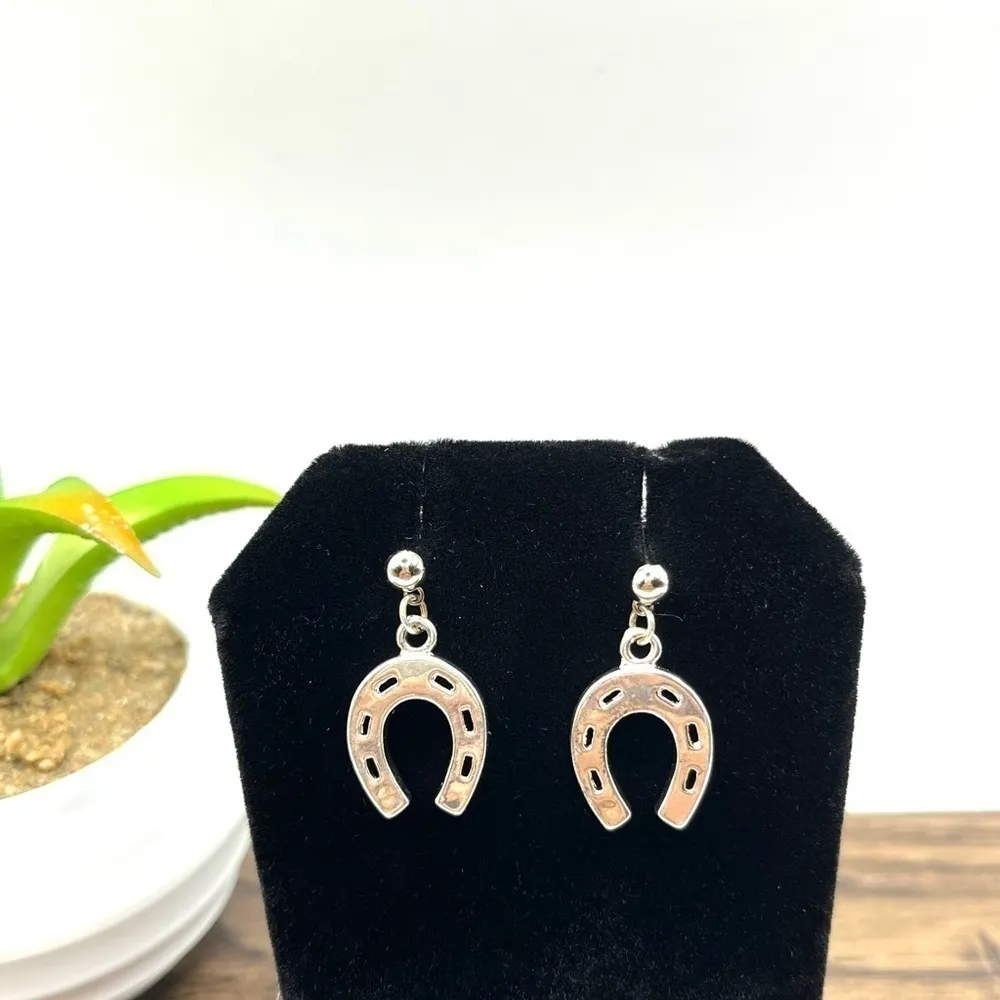 Horseshoe Earrings Silver Tone Equestrian Cowgirl Good Luck horseshoe 🧲 pierced - Image 4