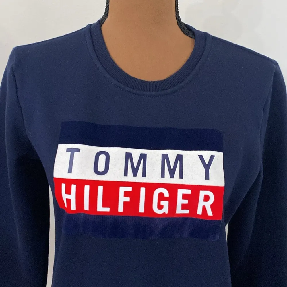 Tommy Hilfiger navy spellout logo graphic sweatshirt size S - Image 5