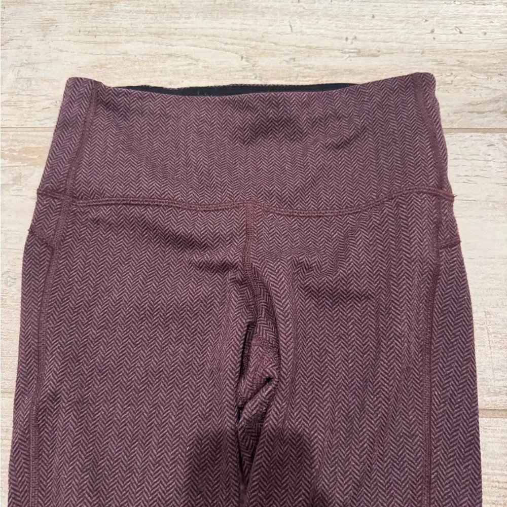 Gap High-Waisted CozeCore Herringbone Leggings - Image 3