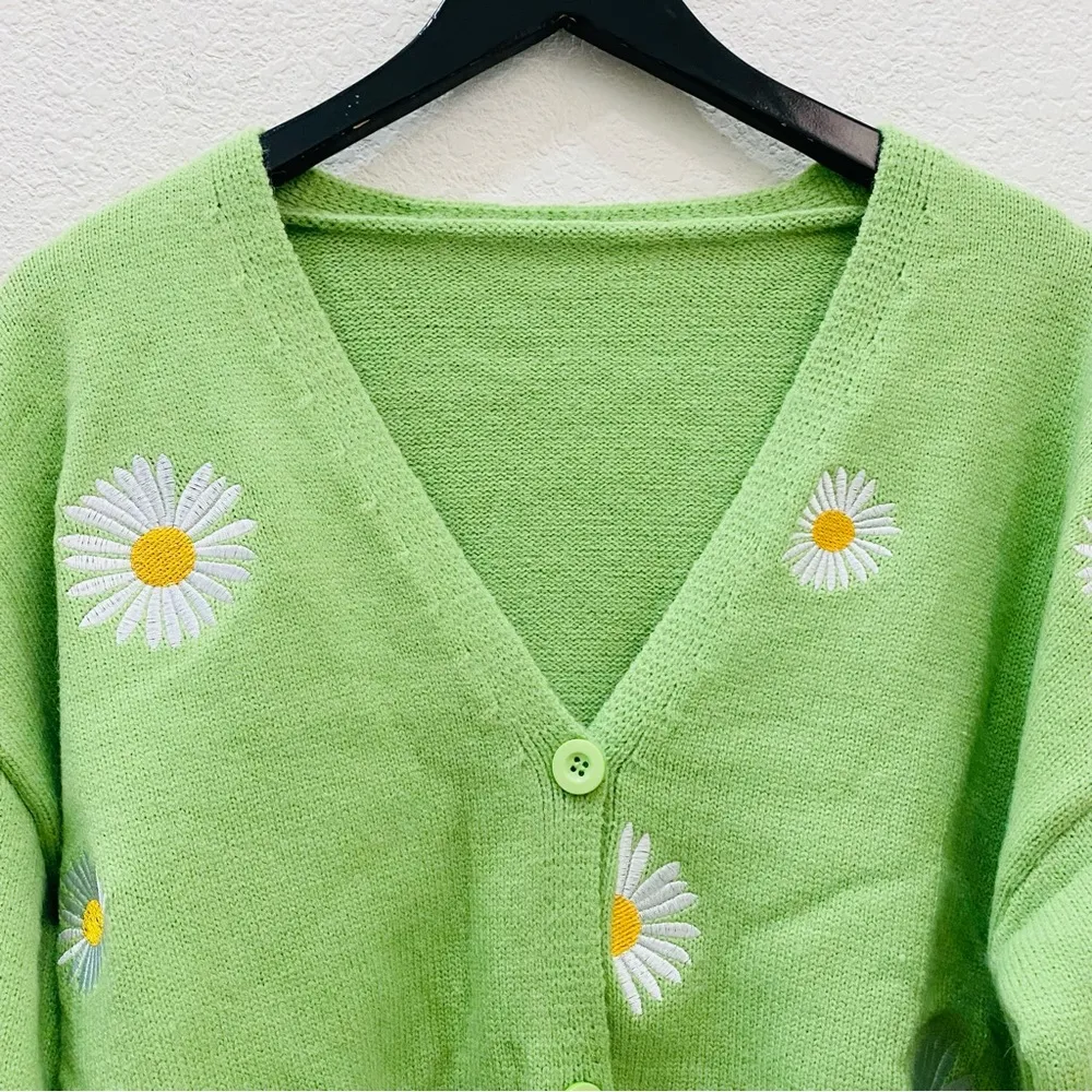 Embroidered Daisy Flower Green Knit Cardigan Women’s Sweater Size S/M - Image 9