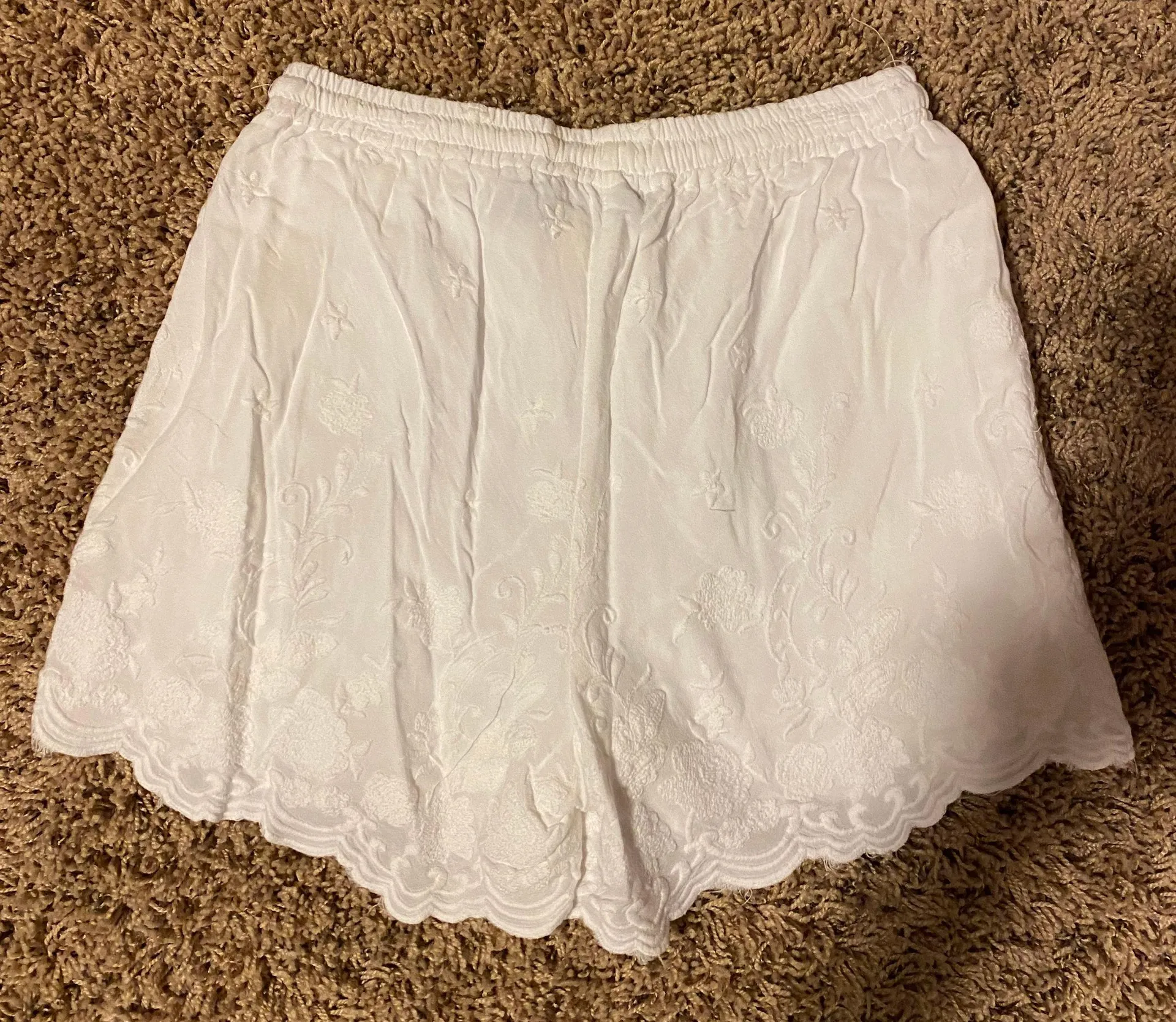 Blue Rain Lace White Shorts - Image 2