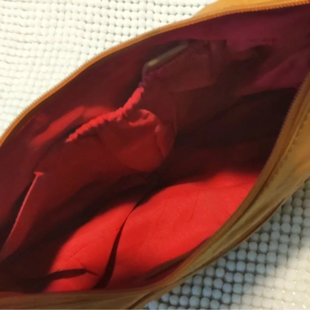 Stone Mountain Leather Beige Hobo Bag EUC Tan - Image 5