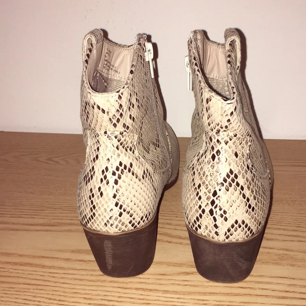True Craft Sexy Snakeskin 2” Heel Booties Size 8M - Image 6