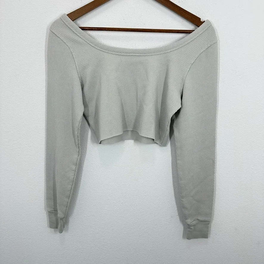 Nike Women's Light Gray Waffle Knit Cropped Long Sleeve Henley Shirt Size S - Image 11