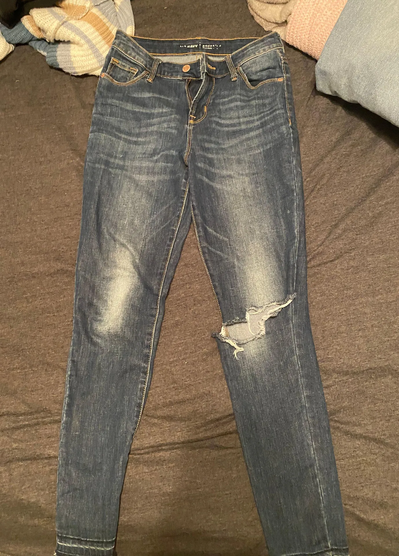 Old Navy High-wasted Ripped Jeans - Image 3