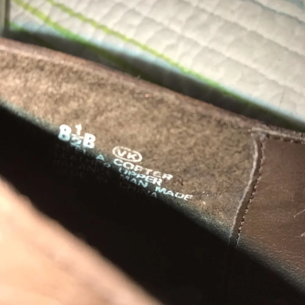 AEROSOLES DARK BROWN SLIDE ON STRETCH ANKLE BOOTS SIZE 8.5 - Image 2