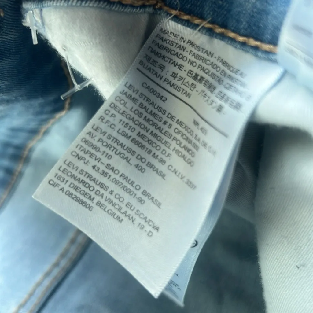 Levi’s 24W 311 Shaping Skinny Tummy Control Skinny Jeans - Image 4