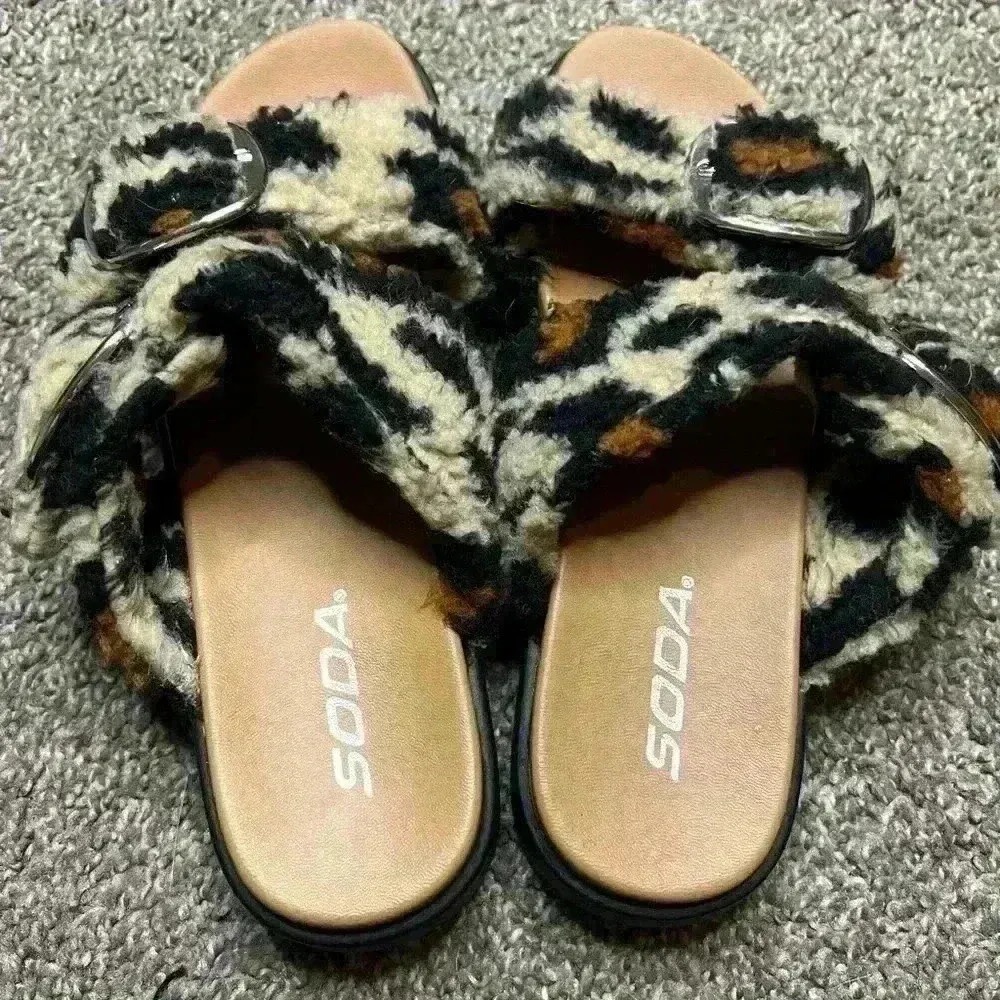 Soda Leopard Faux Fur Plush Buckle Straps Slide on Sandals Slippers Size 6 - Image 2