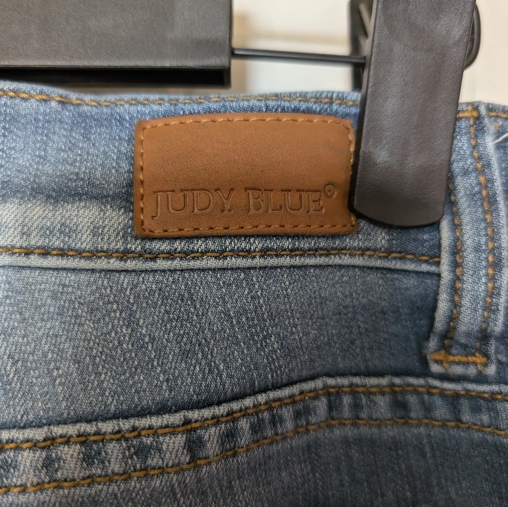 Judy Blue Mid Rise Distressed Raw Hem Skinny Jean W7/28 Medium Wash - Image 4