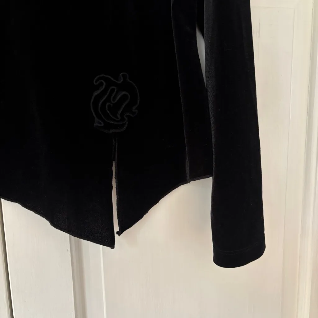 VTG‎ Soft Surroundings Black Velvet Blouse Asymmetrical Hem Rosette Plus Size 1X - Image 2