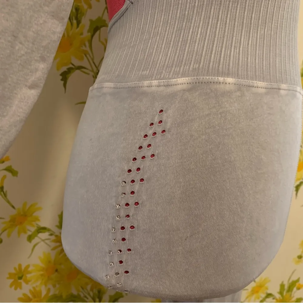 Good Karma Long Sleeve Onesie ice grey size XS/S - Image 13