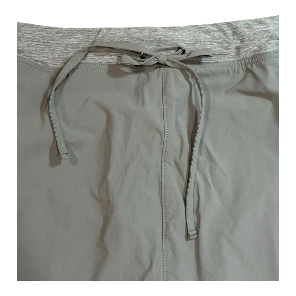 Duluth Trading Co Women's Plus 22W Armachillo Cooling Woven Skort Gray - Image 3