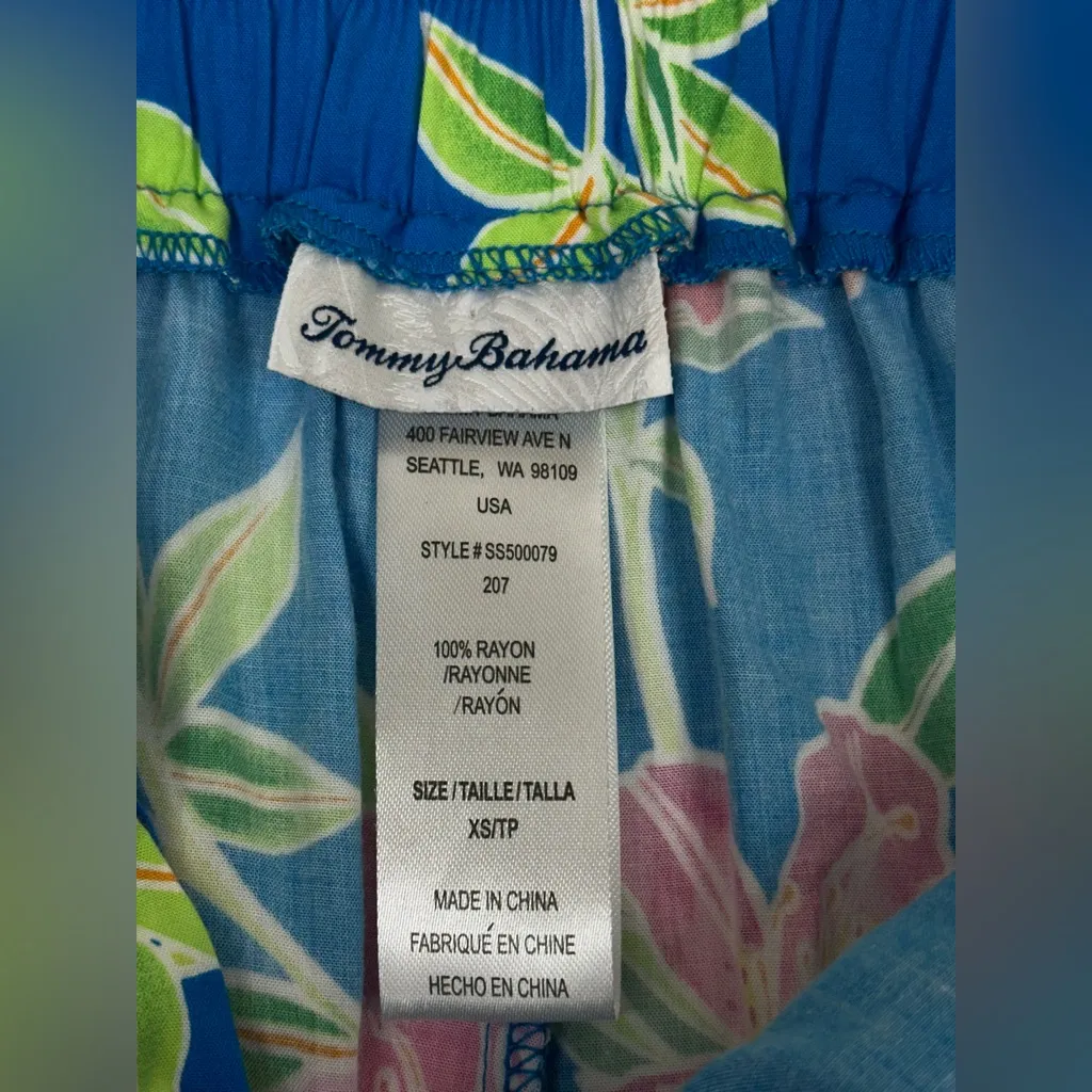 Tommy Bahama Blue Floral Crop Wrap Pants New Without Tags! Size XS / TP - Image 2
