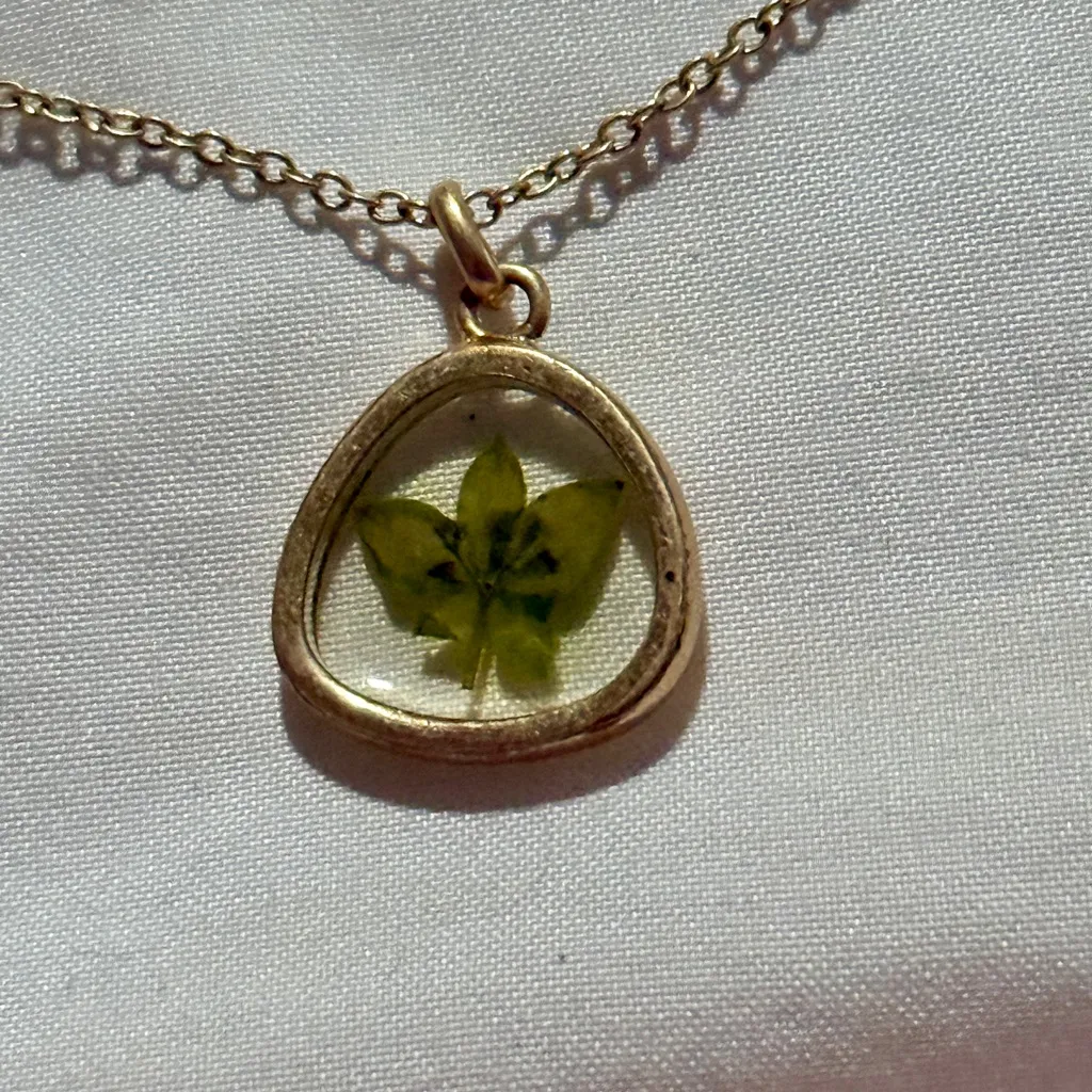 Gold Double Layer Necklace with Floral Pendant - Image 3