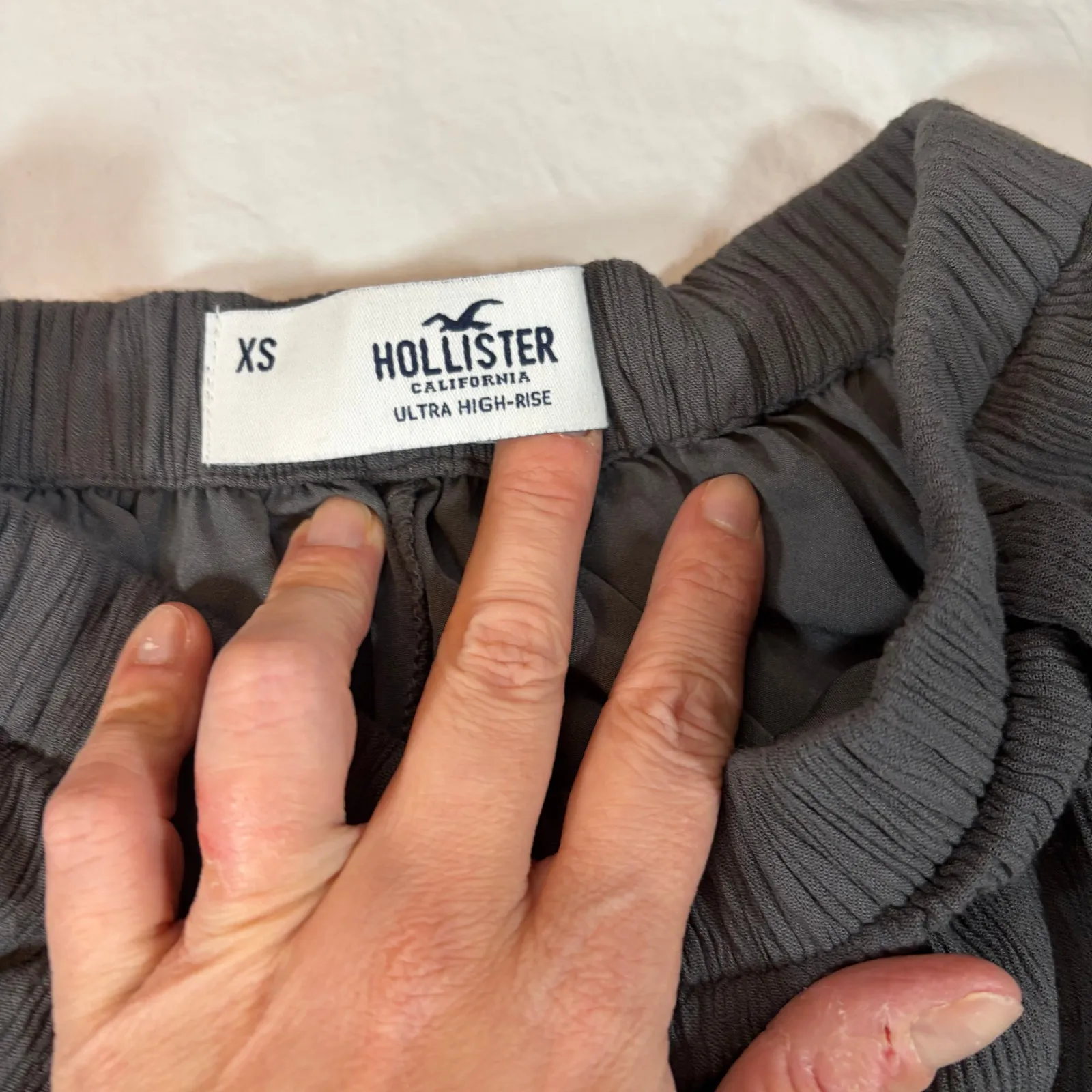 Hollister womens ultra high rise gray maxi skirt.  Size XS, peasant, boho, flowy - Image 4