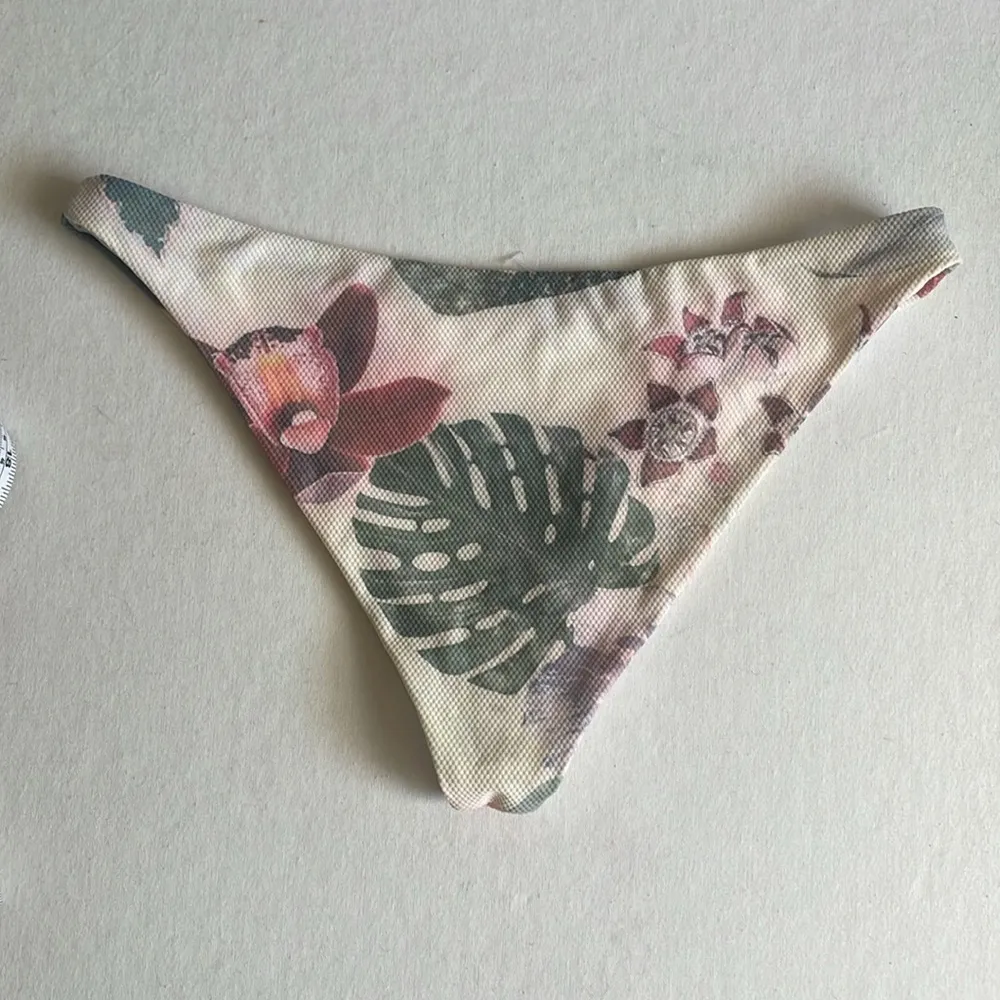 Lovers + Friends Floral Good Vibes Bikini Bottom Sz Medium - Image 7