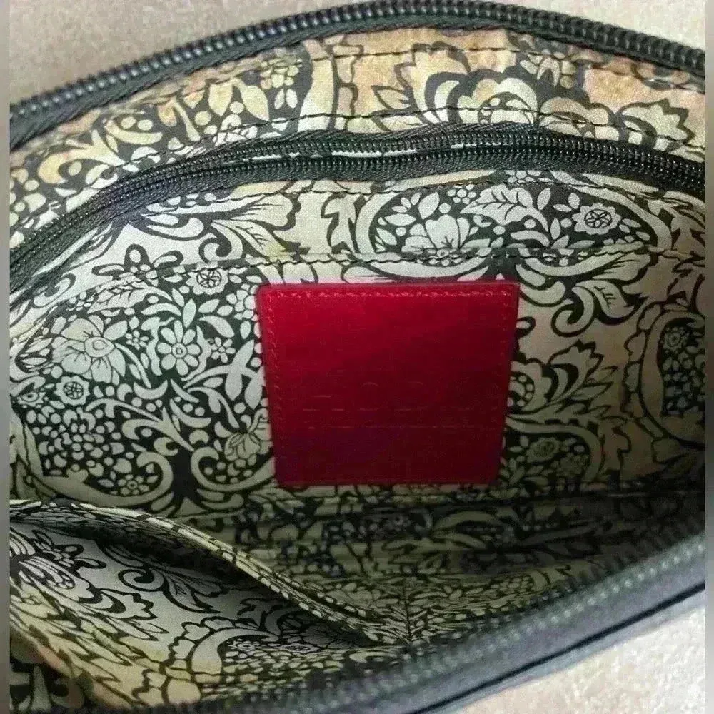 HOBO International Vida Wristlet Wallet Zip Clutch Distressed Leather Black - Image 4