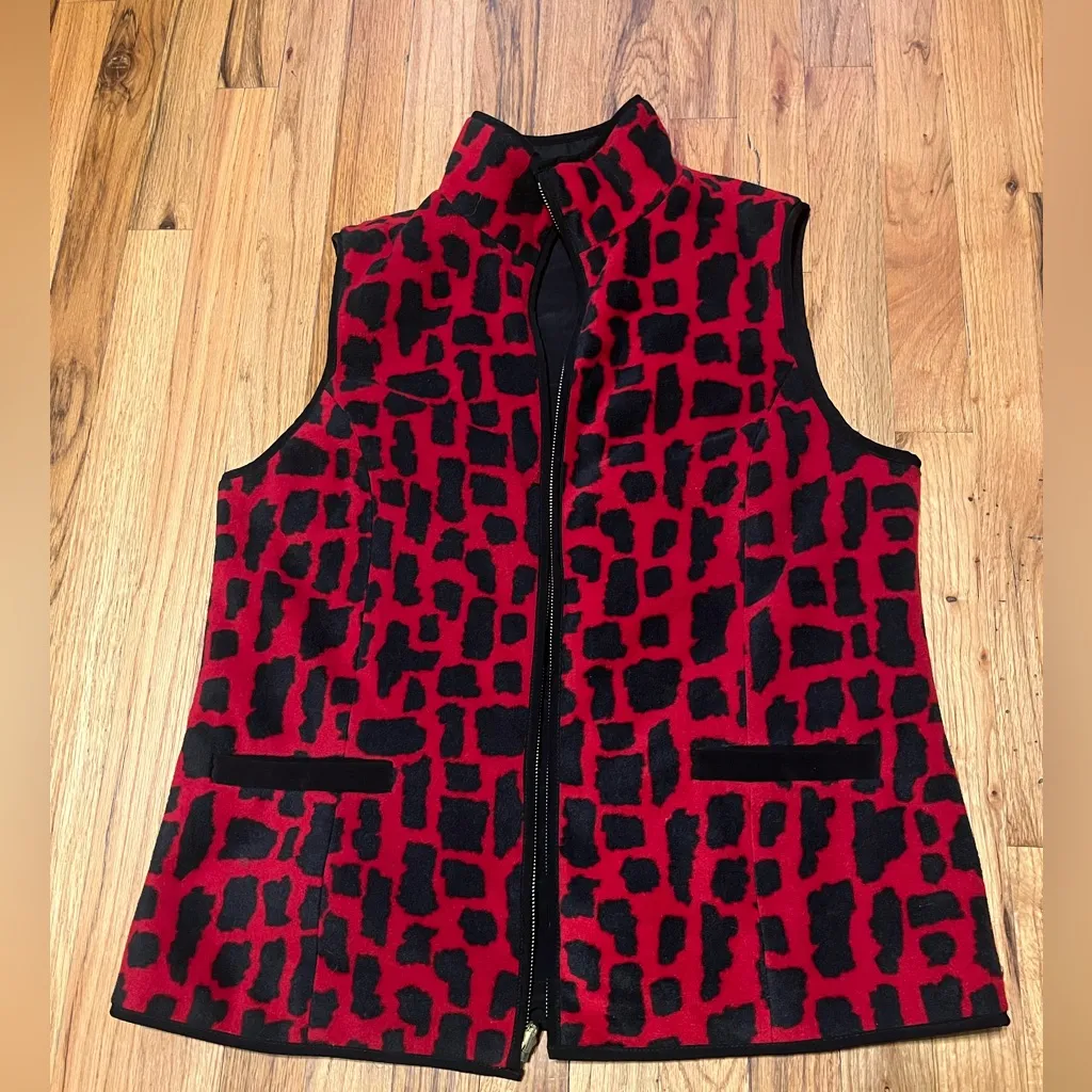 Red and Black Patterned Vest Size L - Image 2