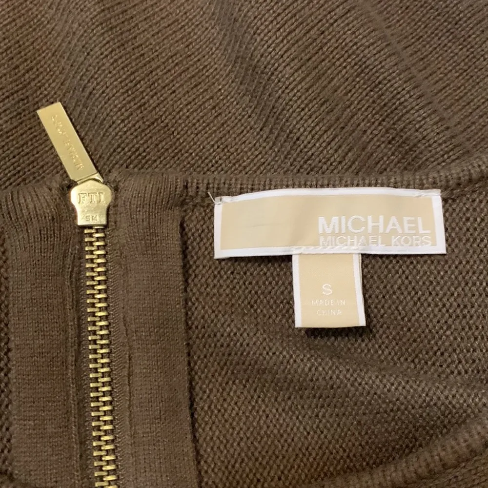 Ladies Michael Kors Sweater size Small Zippered Back. Basic Brown. Gold Accents - Image 4