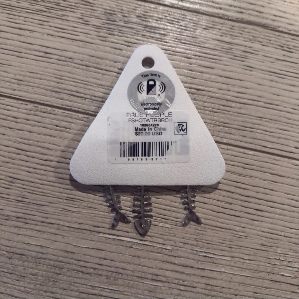 FREE PEOPLE 
Fish Outta Water Brooch - Silver - Image 8