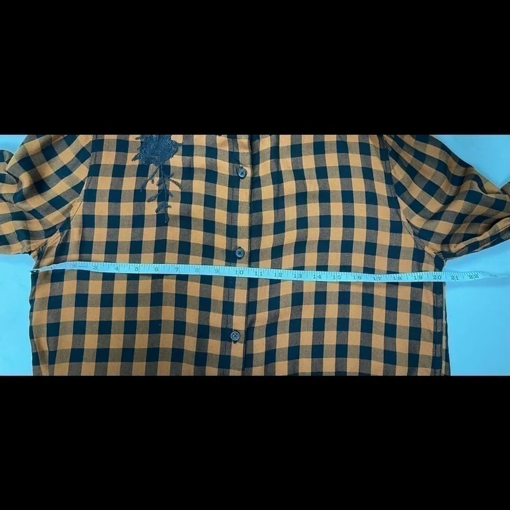 BEACHLUNCHLOUNGE Plaid Button Down Shirt Medium Floral embroidery - Image 6