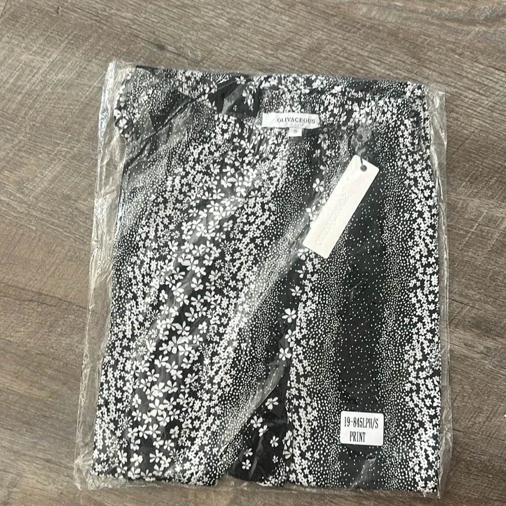 Olivaceous wide leg pants size small NWT - Image 4