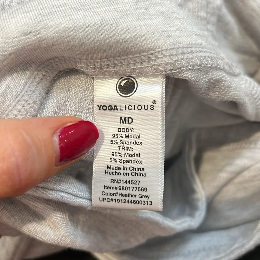 Yogalicious grey long sleeve pullover with thumb holes size medium. - Image 6