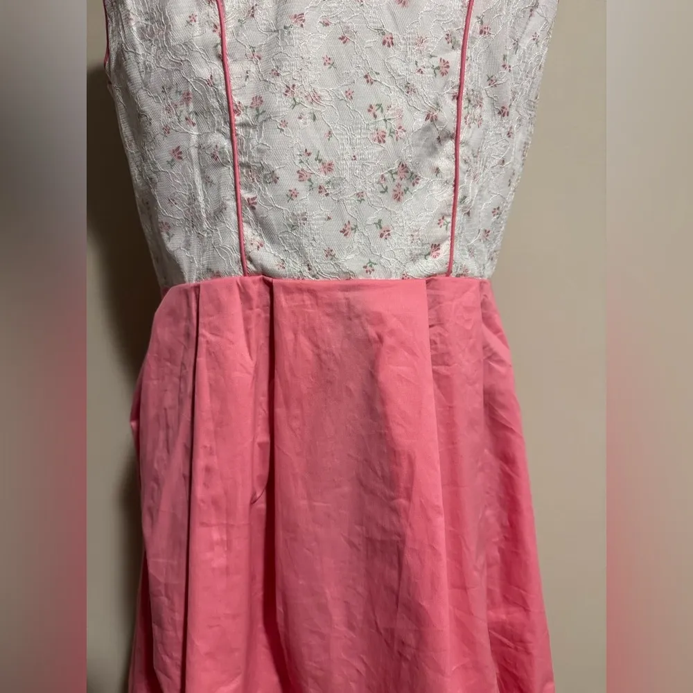 NWT Scarlet Darkness Pink and White Square Neckline Floral Dress size large - Image 9