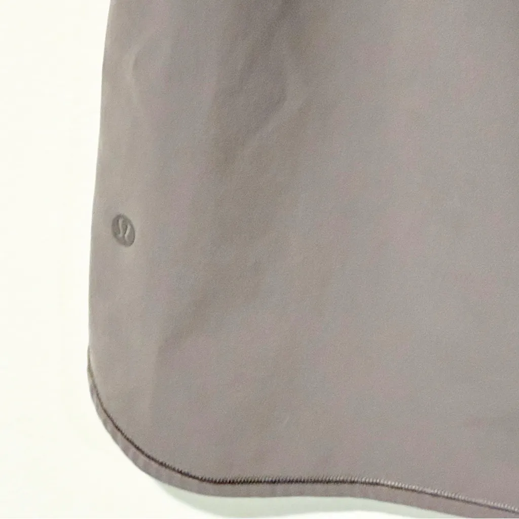 Lululemon On The Fly Skirt *21"
Magnum Grey Athletic Skirt Size 6 - Image 6