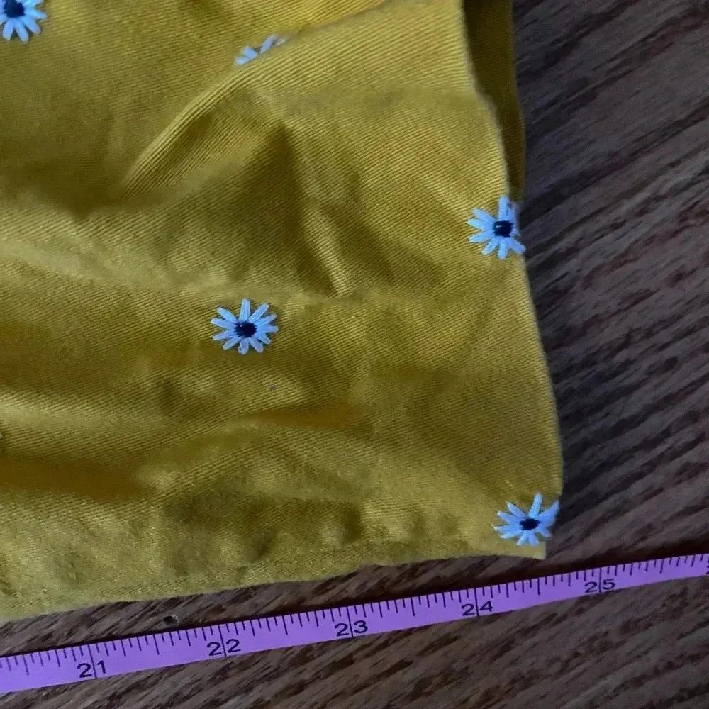 Old Navy Yellow with White Daisy Print Pixie Cut Pants Size 4 - Image 8