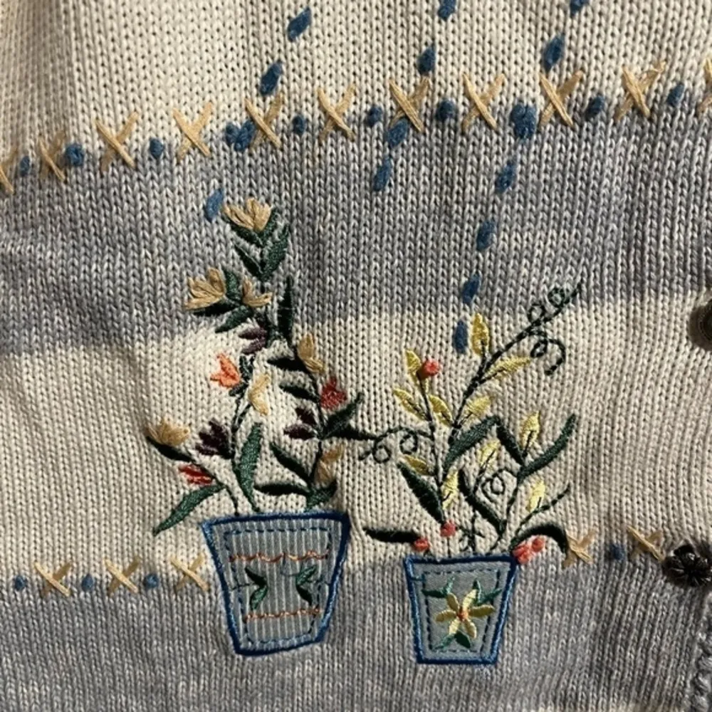 Teddi Women’s Cardigan Size 2XL Garden Design Spring Grannycore Embroidered Blue White - Image 6