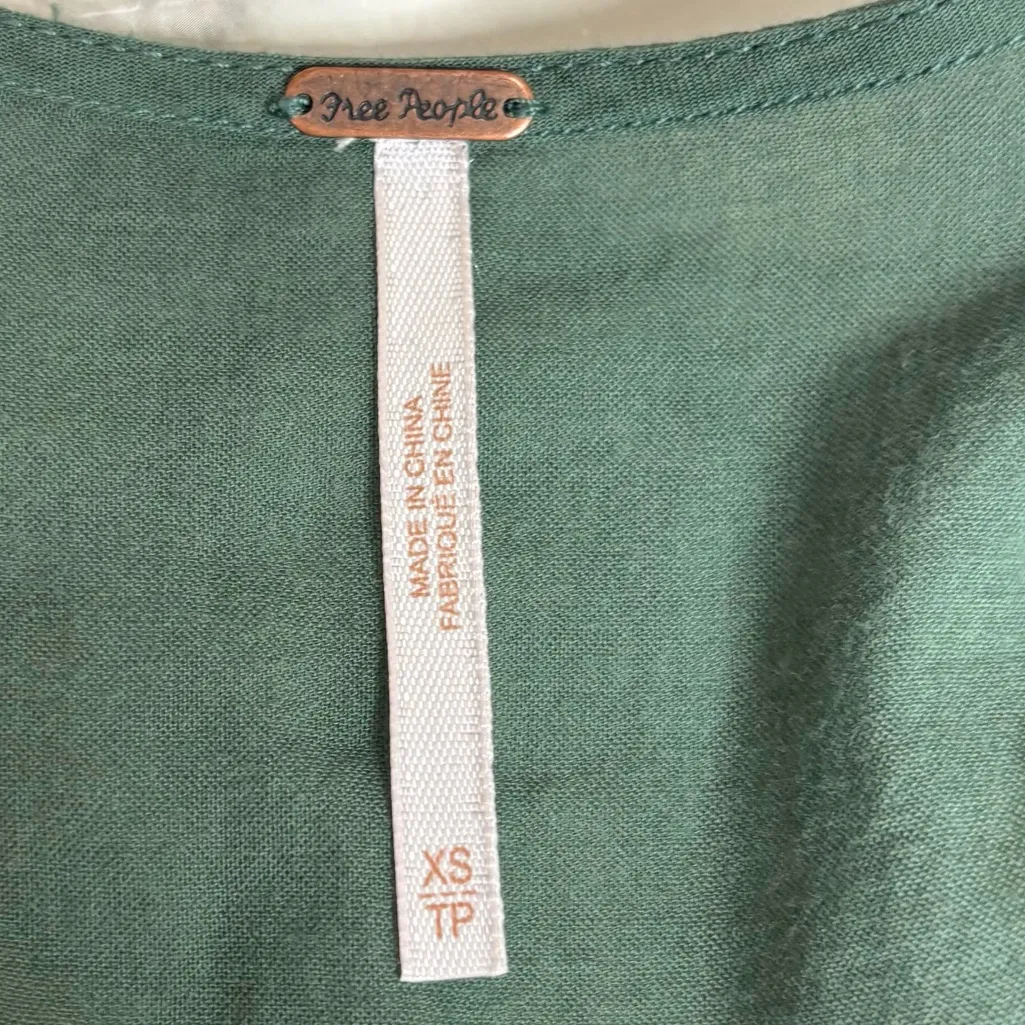 Free People size XS Flowy oversized green top shirt tunic boho beach casual - Image 5