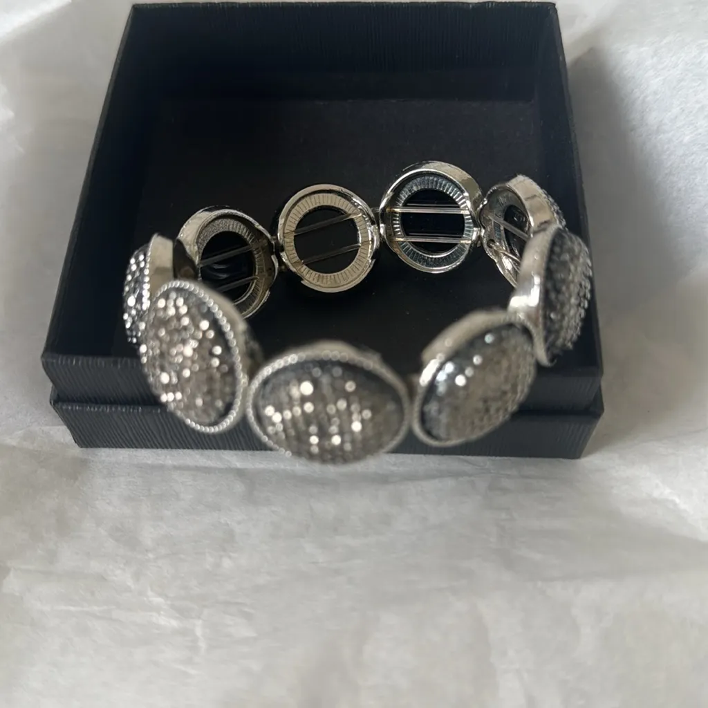 Stretchy fashion bracelet new without tags - Image 4