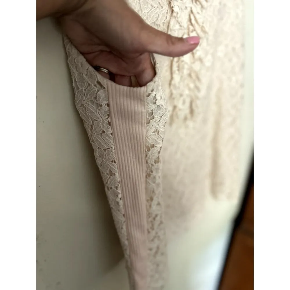 Gimmicks Lace Sleeveless Top, sz Medium - Image 3