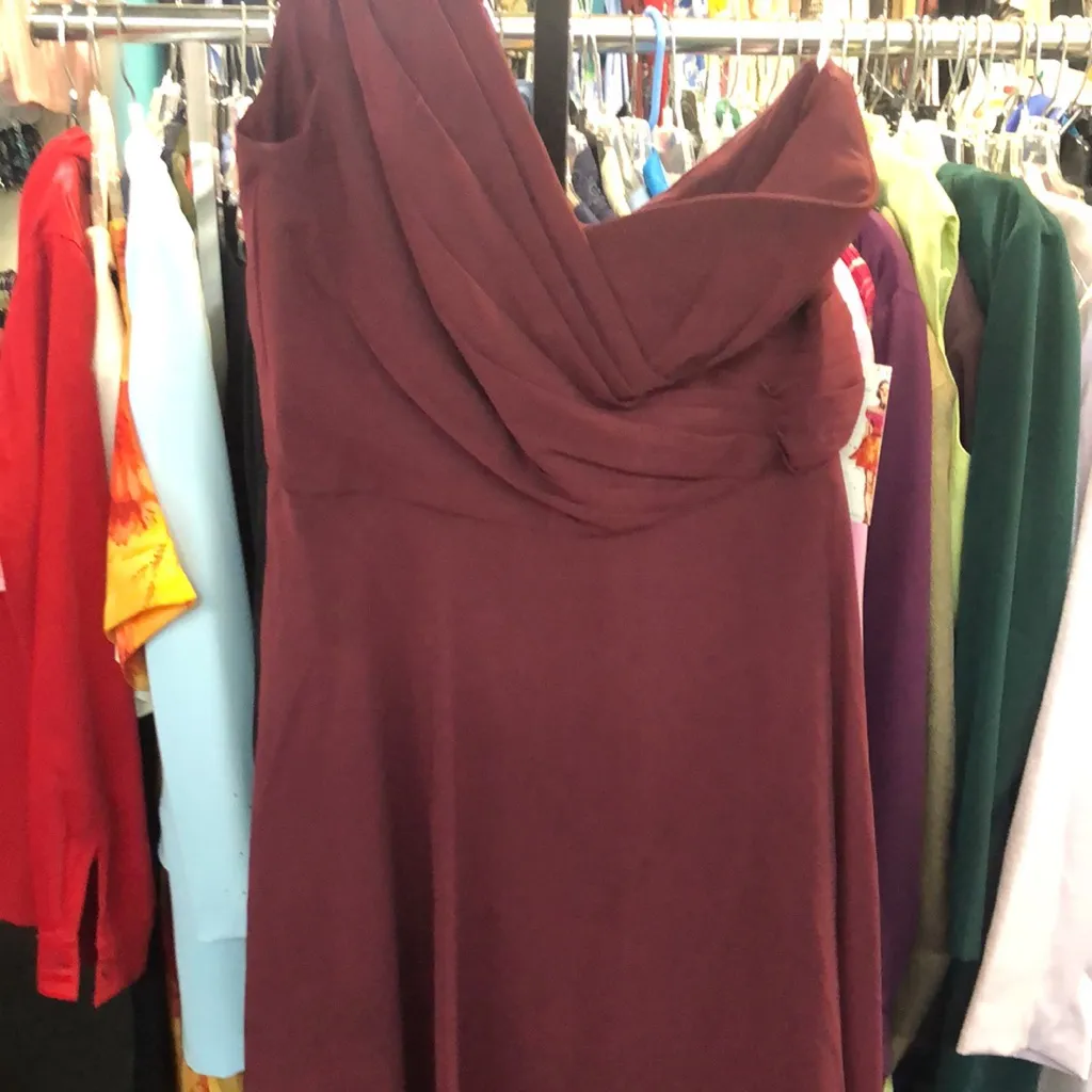 Celebrate sz 8 burgundy long formal dress - Image 2