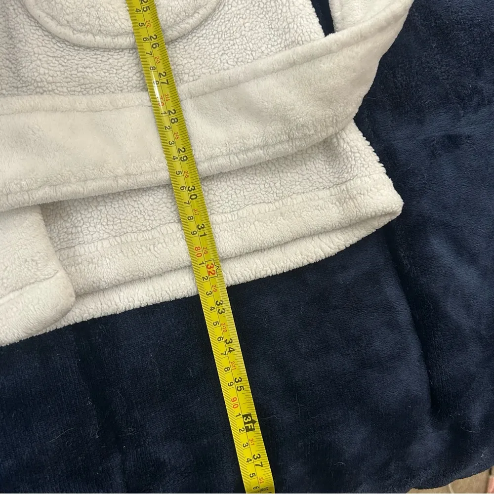 Victoria's Secret Signature Short Cozy Plush White Sherpa Robe Women’s Size M/L - Image 8