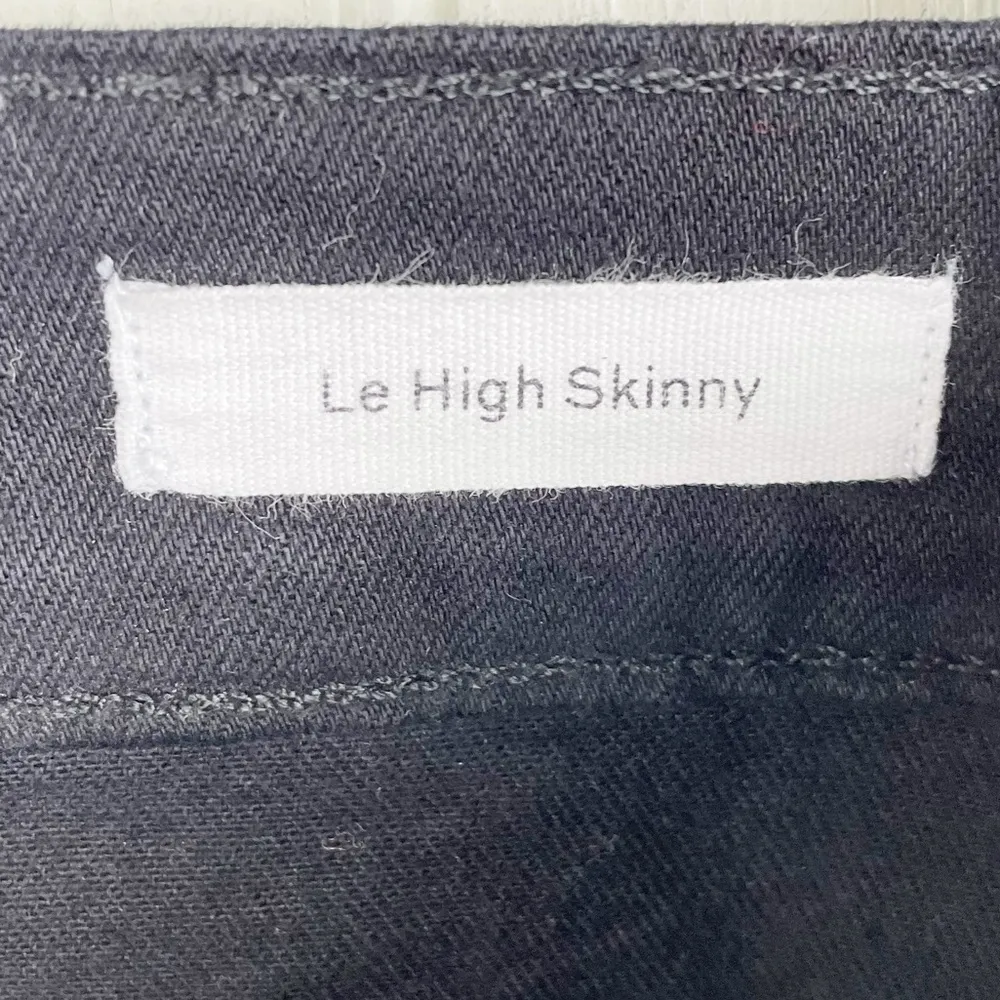 Frame Denim Le High Skinny Jeans in Film Noir Black Distressed Step Hem Size 27 - Image 6