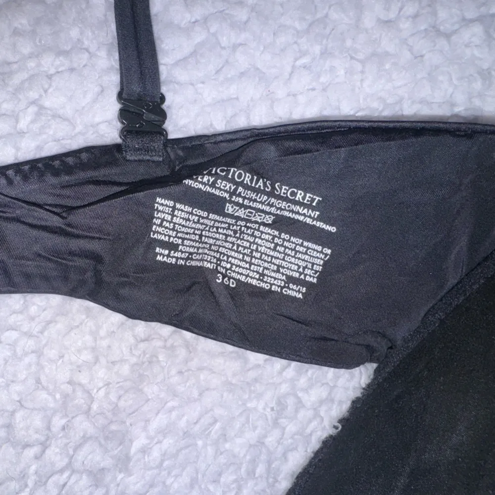 Victoria's Secret Black Underwire Bra - Image 3