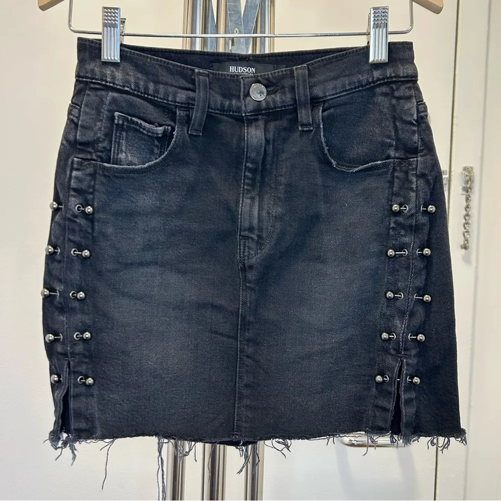 Hudson Jeans The Viper Mini Skirt Denim in Harrah Wash - Size 24 - Image 5