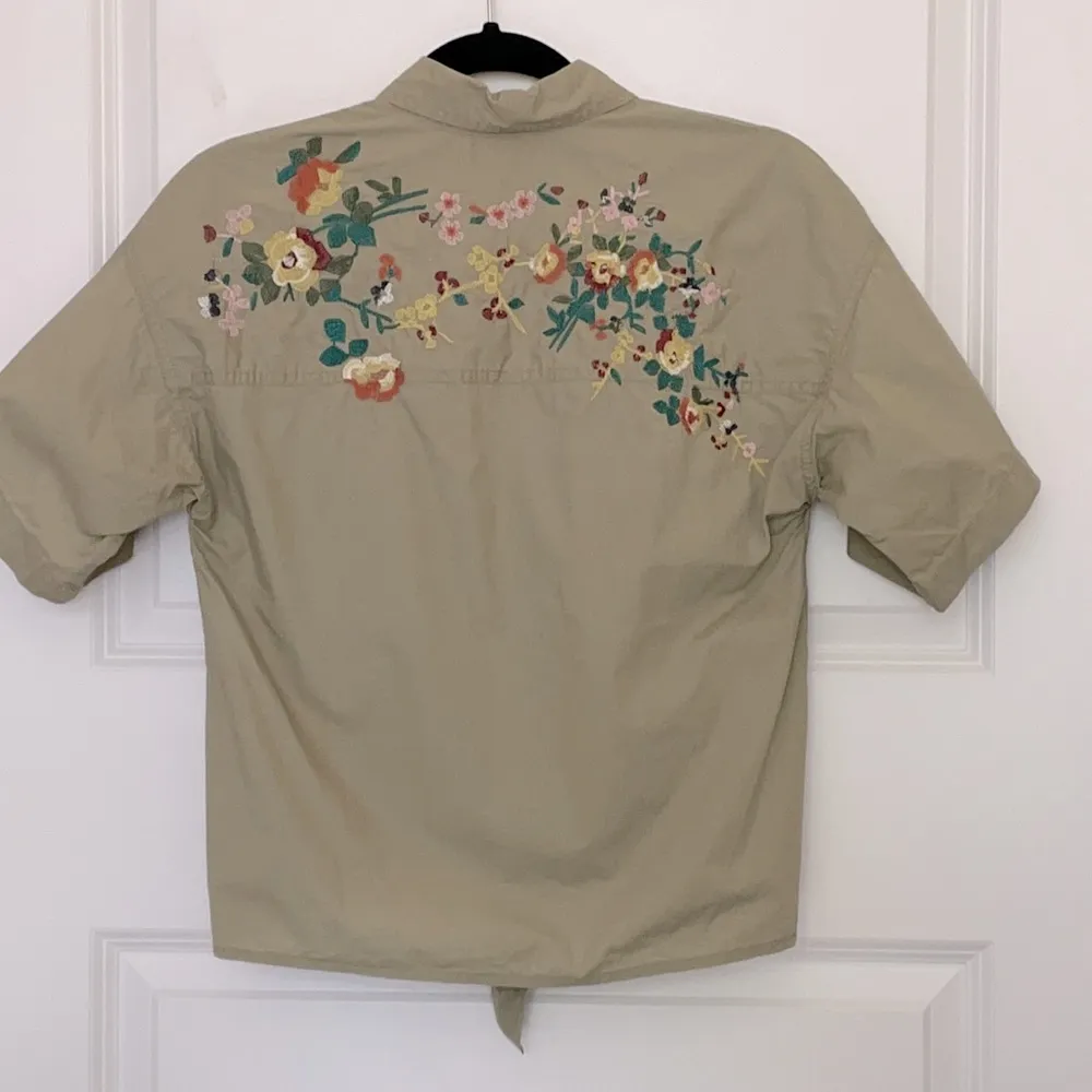 Madewell Khacki Front Tie Embroidered Top XS - Image 3