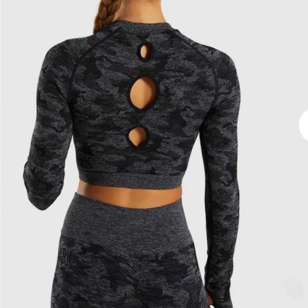 GYMSHARK Adapt Camo Seamless Long Sleeve Crop Top - Image 2