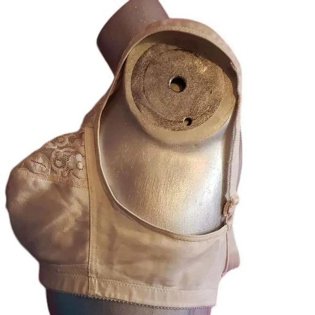 Vintage union label ivory lace bra (see measurements below) White Size none - Image 4