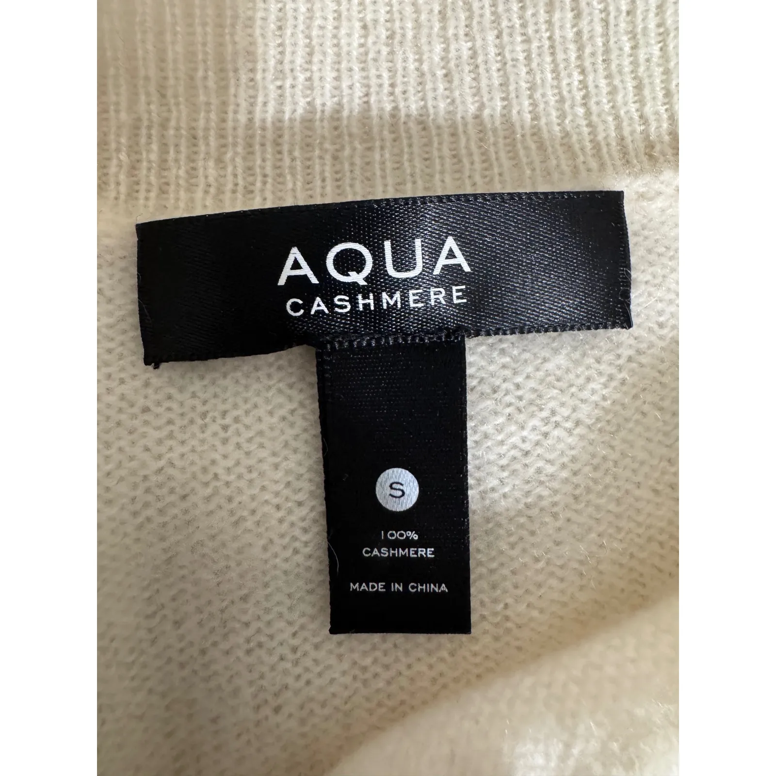 AQUA Cashmere Blend Jewel‎ Button Short Sleeve Sweater Top - Image 10