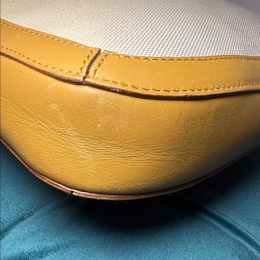 Gucci Vintage Tom Ford Tan and Cream Shoulder Bag - Image 9